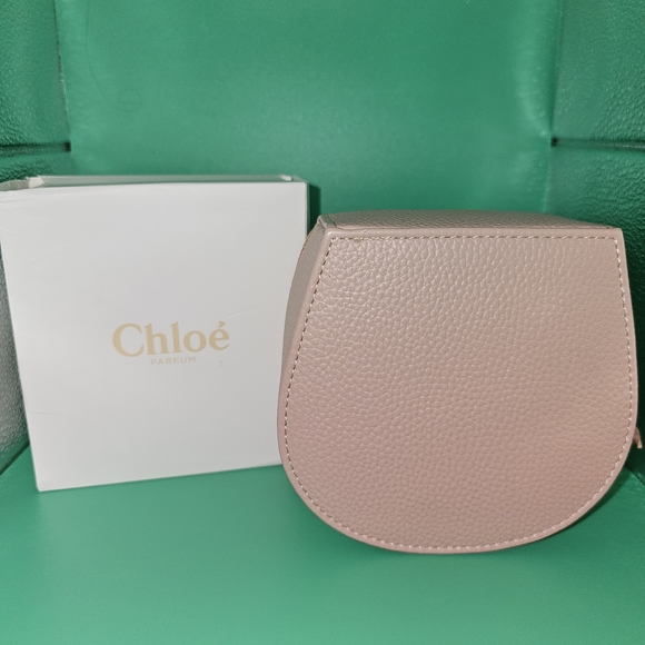 Chloe Vanity - Picture 2 of 3